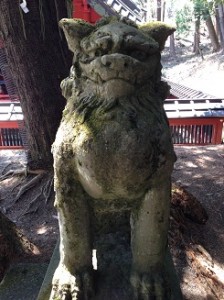 二荒山　中宮祠　狛犬